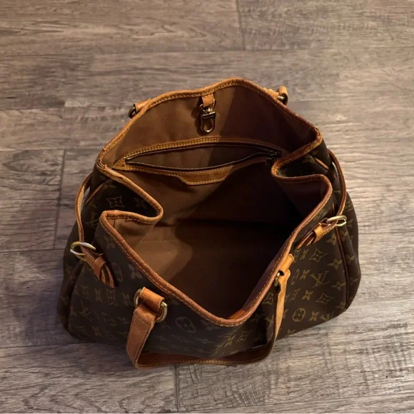 Louis Vuitton Classic Monogram Shoulder Bag - Picture 4 of 10